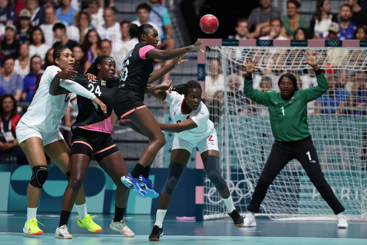 Lysa Tchaptchet, Angolaren aurkako partidan. Argazkia: EFE