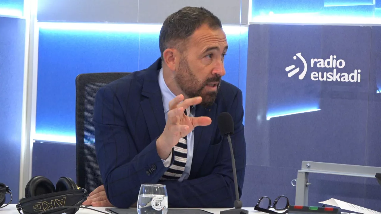 Denis Itxaso, consejero de Vivienda y Agenda Urbana del Gobierno Vasco