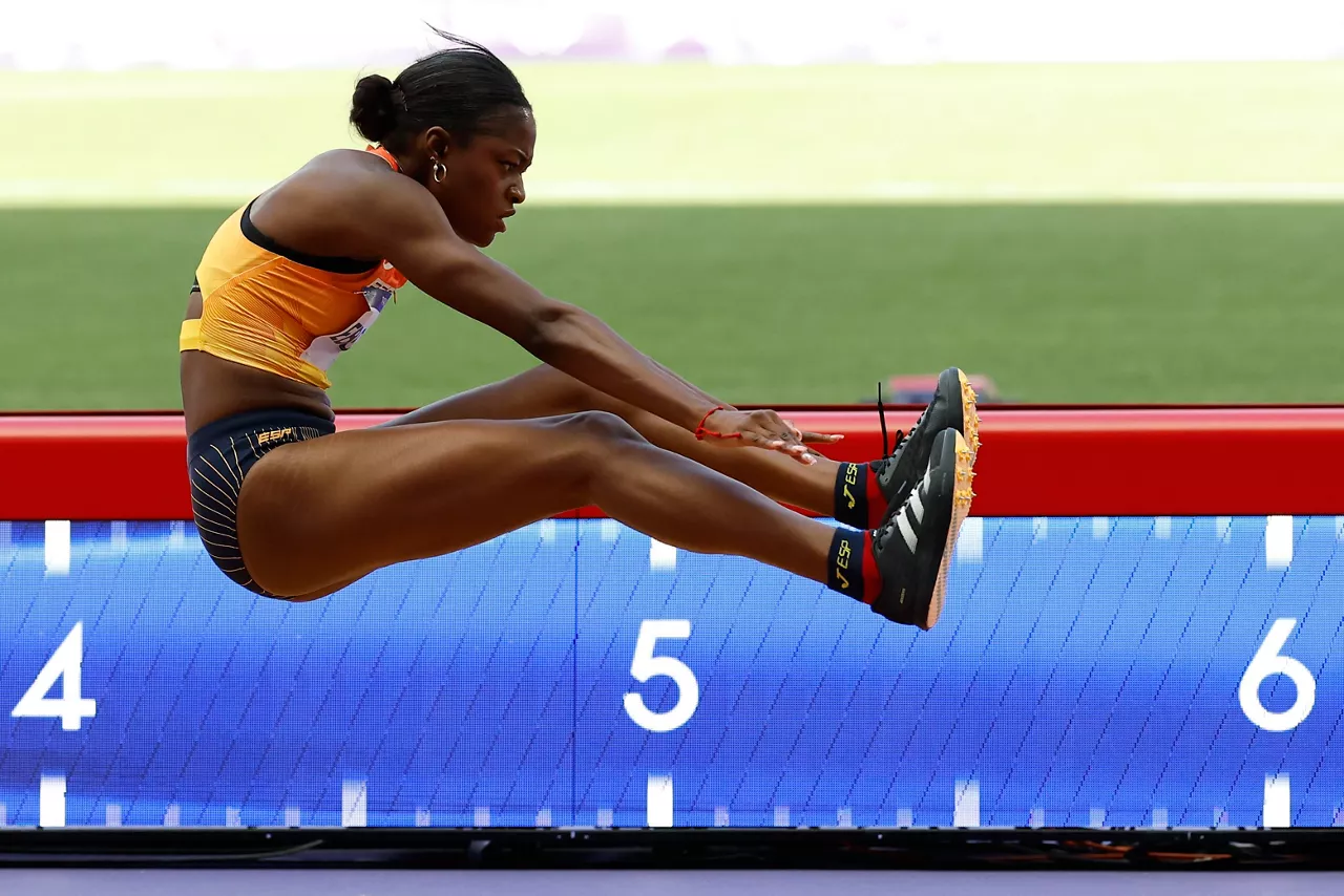 Tessy Ebosele, bere jauzietako bat egiten. Argazkia: EFE