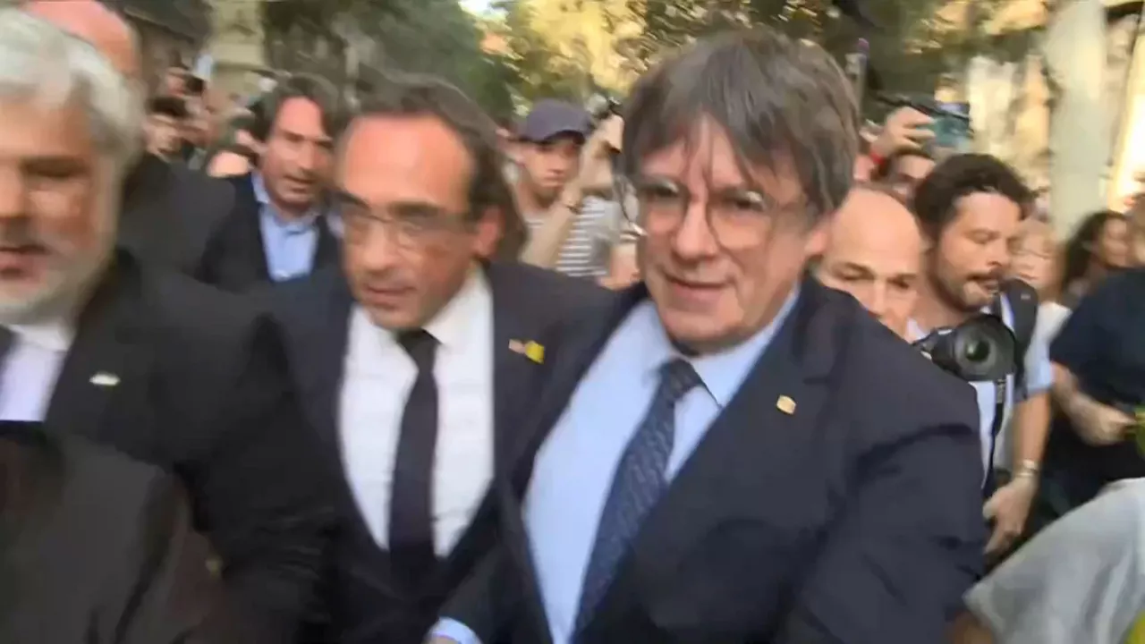 El expresident de la Generalitat, Carles Puigdemont, a su llegada