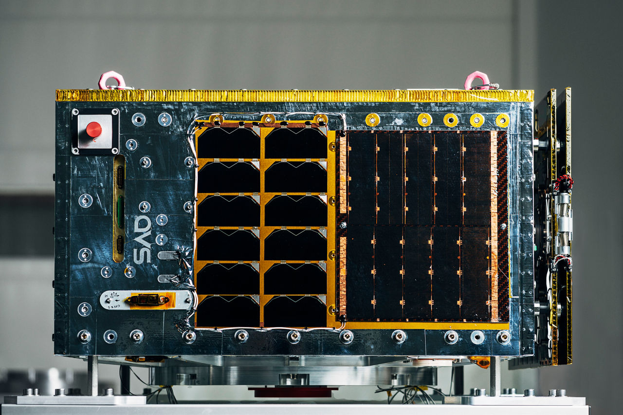 SATELITE LUR DETALLE LUR-1