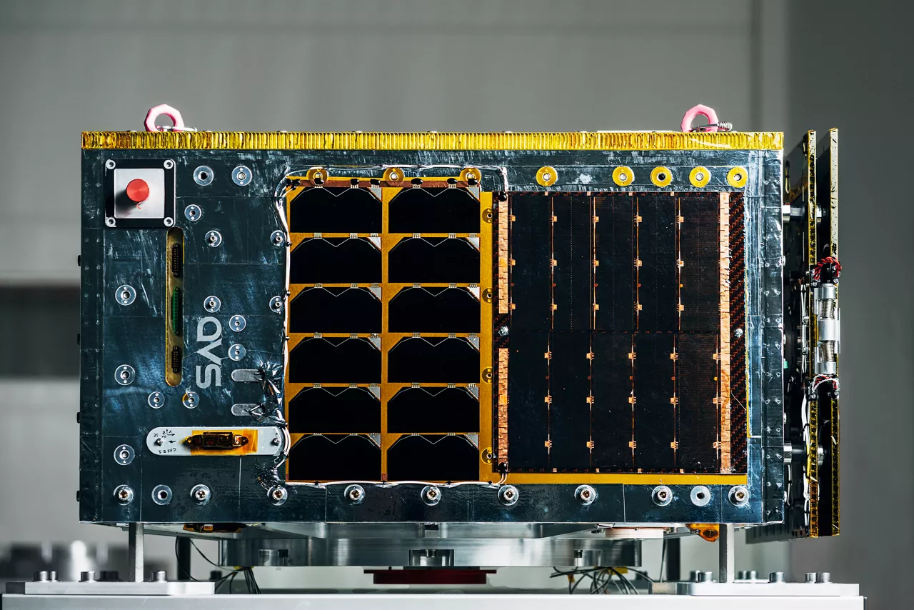 SATELITE LUR DETALLE LUR-1