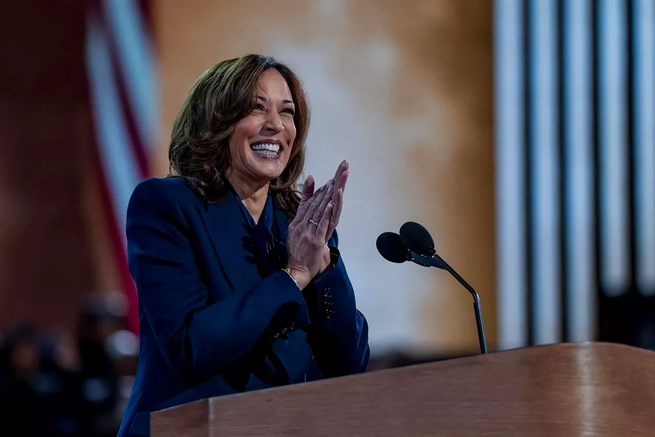 kamala-harris-convencion-democrata3-efe