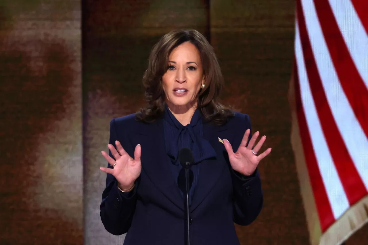 kamala-harris-convencion-democrata4-efe