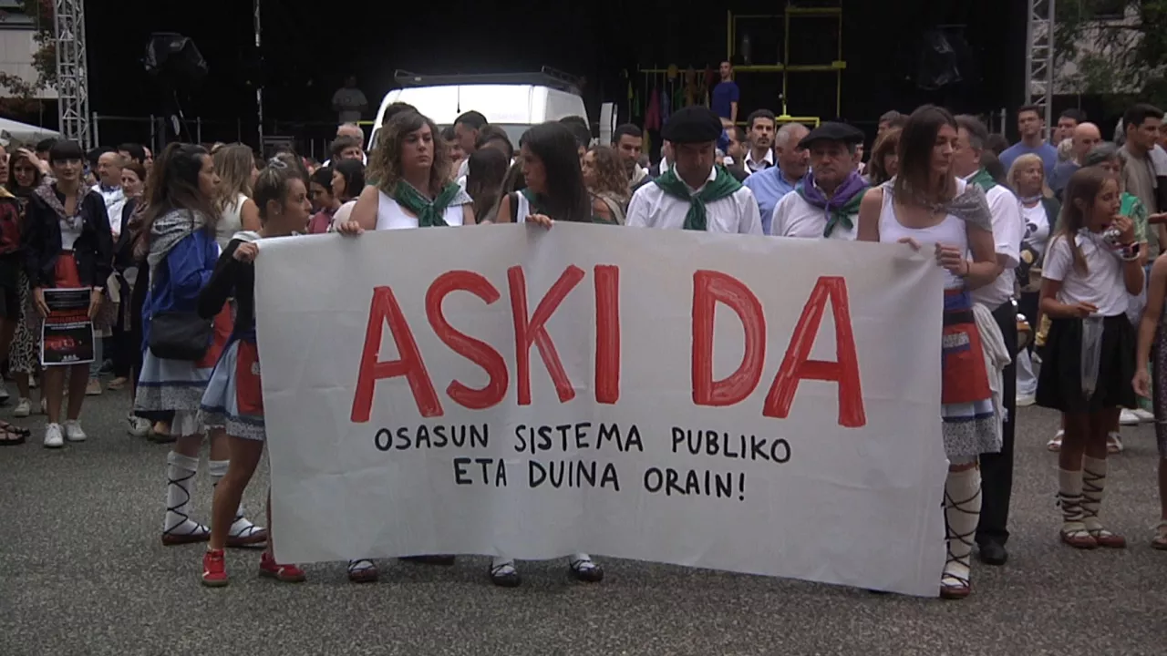 20240824215056_concentracion-laudio-llodio-osakidetza_