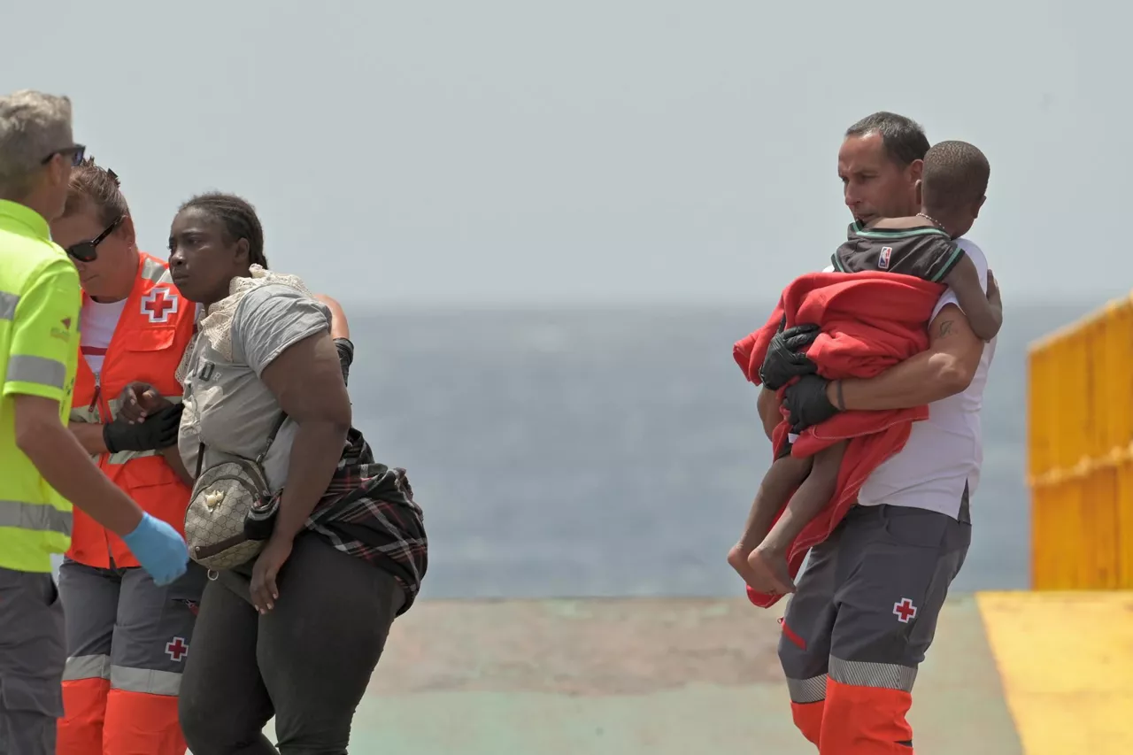 migrantes-canarias-elhierro-pateras-efe