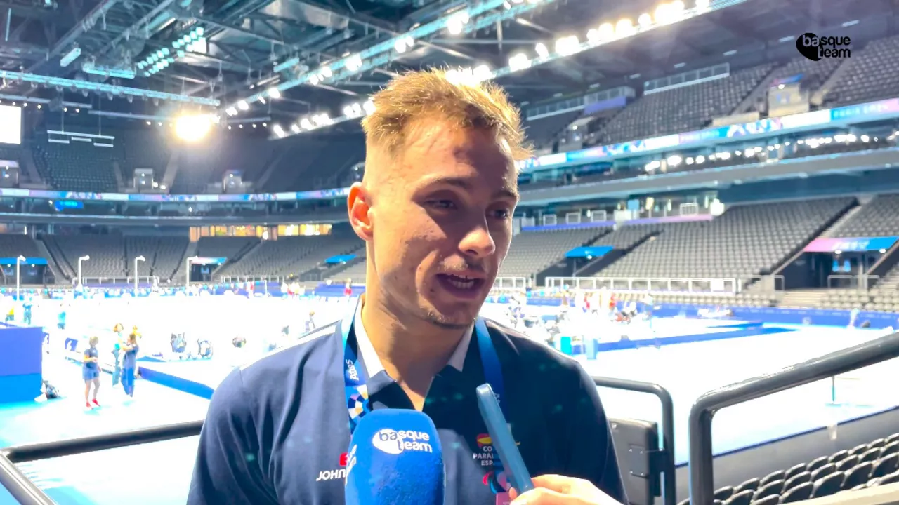 Iñigo Llopis, Basque Teameko igerilaria