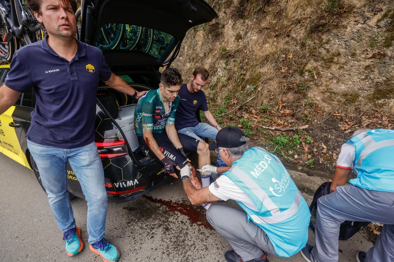 Van Aertek Espainiako Vuelta utzi behar izan du, asteartean. Argazkia: EFE.