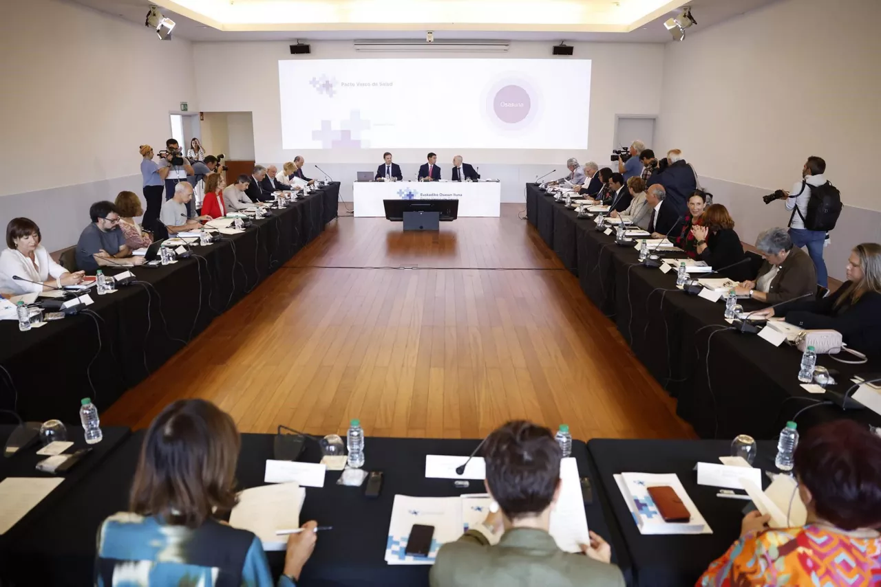 mesa pacto de salud osasun ituna efe