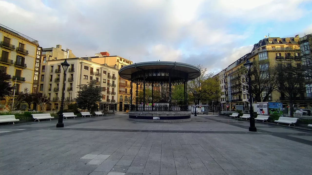 EASO PLAZA