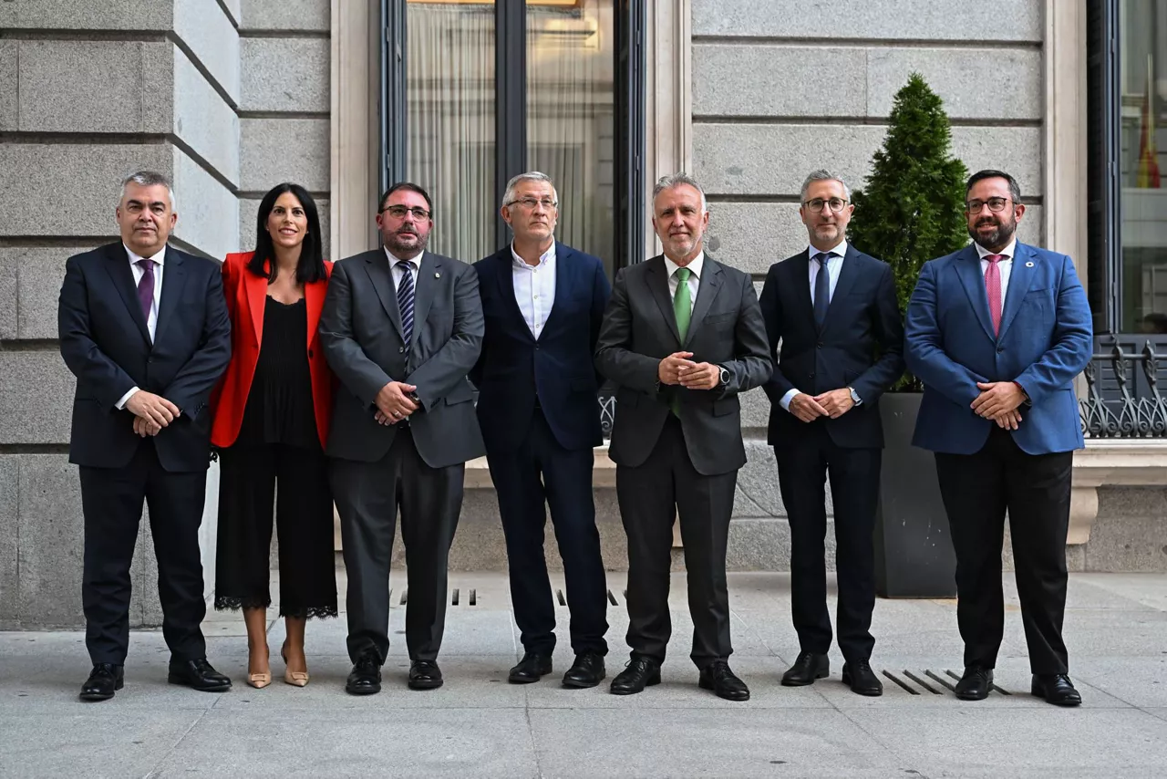 felix-taberna-monzon-angel-victor-torres-congreso-efe