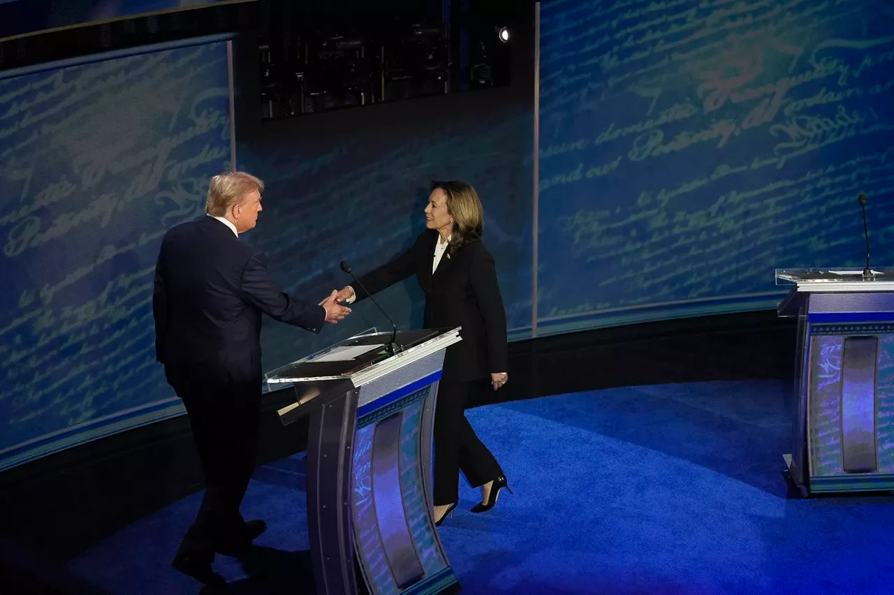 harris-trump-saludo-efe