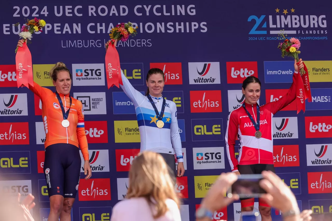 Van Dijk, Kopecky eta Schweinberger, dominak jasota. Argazkia: EFE.