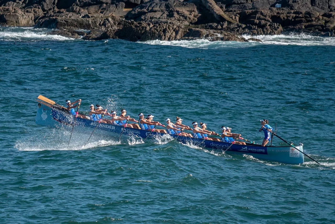 Astilleroren ontzia, Bermeoko estropadan. Argazkia: EFE