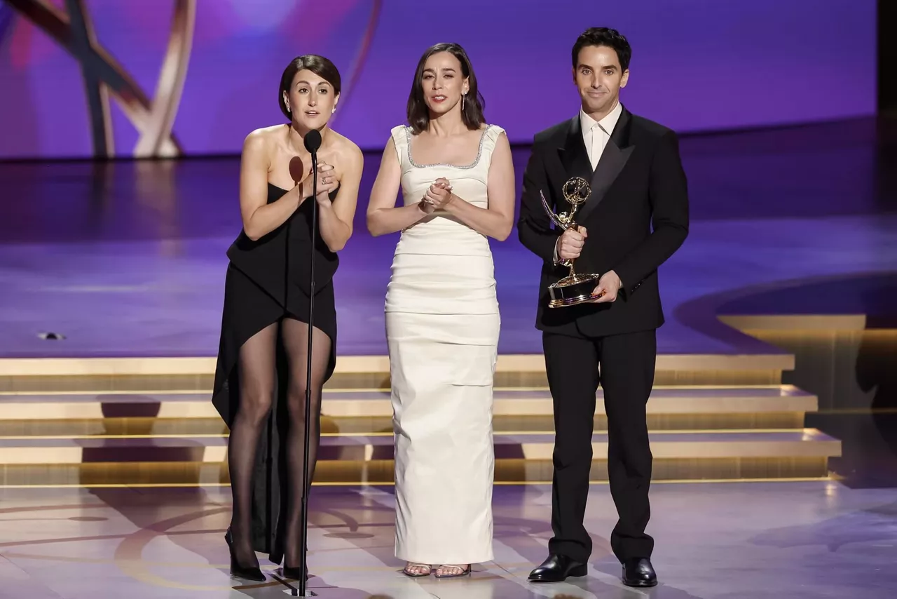 hacks telesaila emmy sariak efe