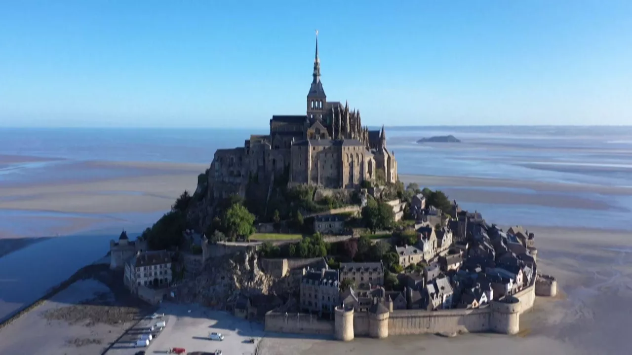 20240919190542_mont-saintmichel-con-marea-baja_