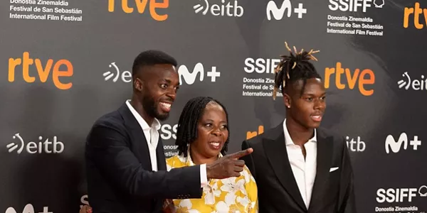 Los hermanos Williams con su madre. Foto: EFE
