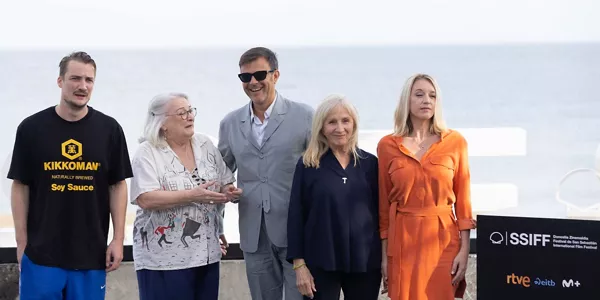 François Ozon, con los actores de "Quand vient l'automne". Foto: EFE