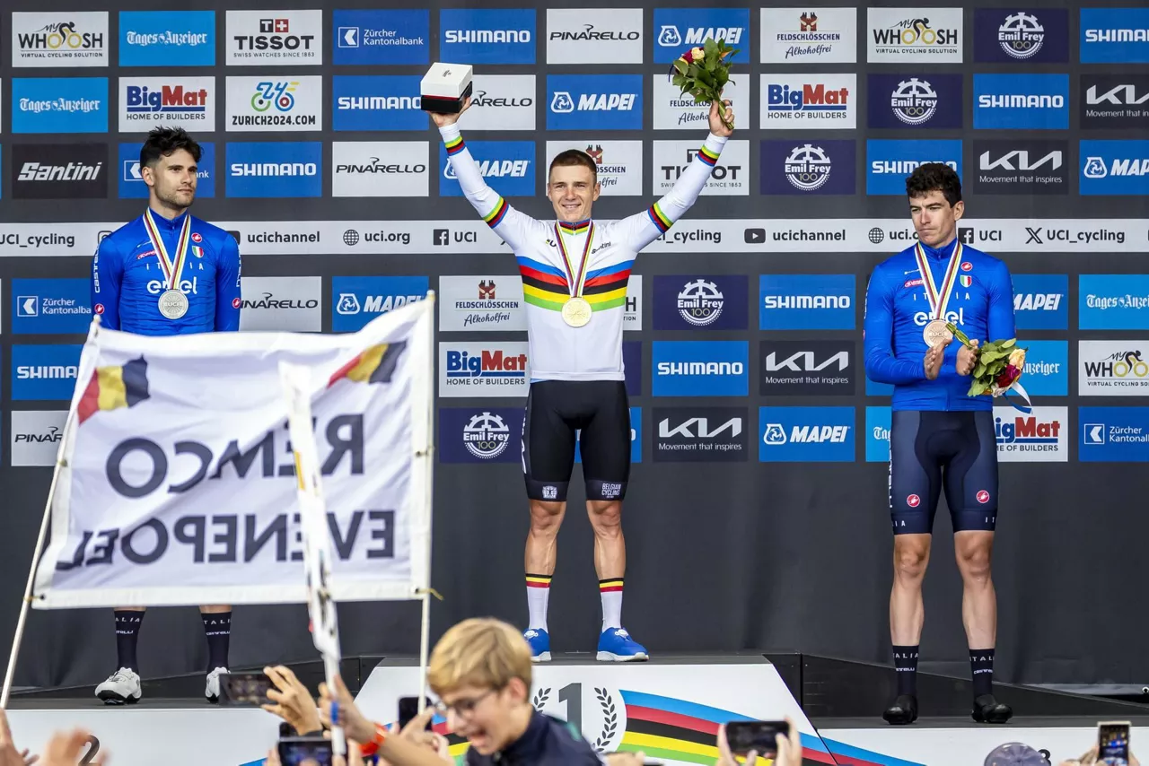 Remco Evenepoel, Filippo Ganna y Edoardo Affini en el podium. Foto: EFE