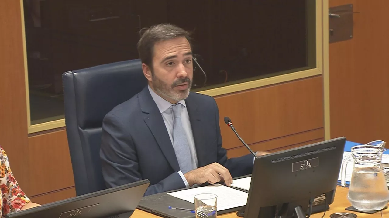 Javier-Hurtado-consejero-turismo-parlamento-vasco