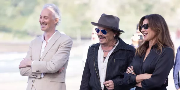 El equipo de "Modi, Three Days on the Wing of Madness", de Johnny Depp. Foto: EFE