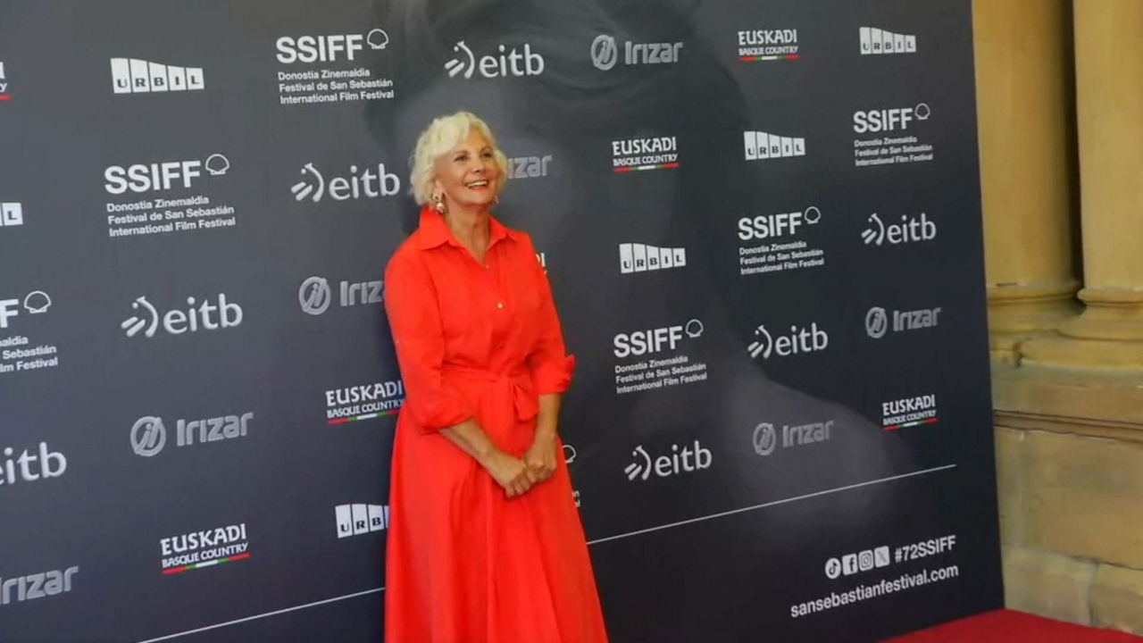 20240924194328_alfombra-gorria-euskal-zinearen-gala-zinemaldia-elena-irureta_
