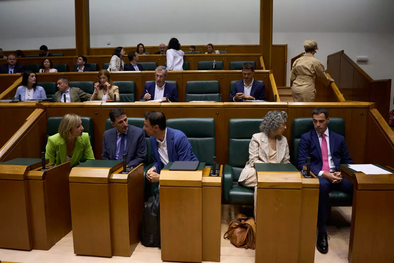 miembros-gobierno jaurlaritza-legebiltzarra-parlamento-efe