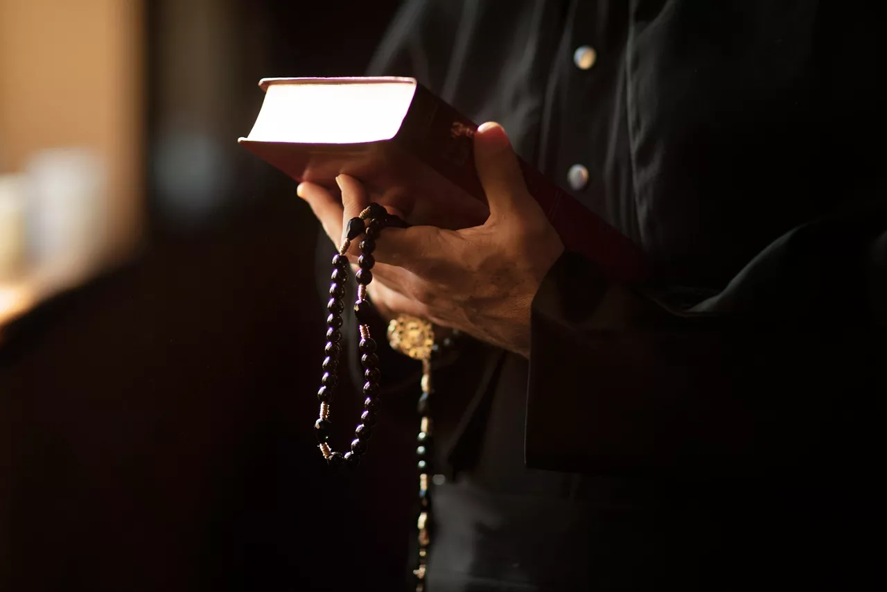 priest-reading-from-bible (1)
