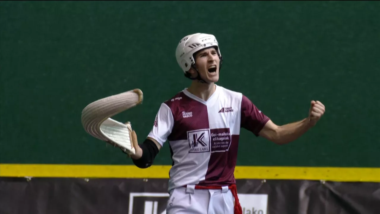 Imanol Ansa celebra su segunda txapela de campeón de remonte. EITB Media