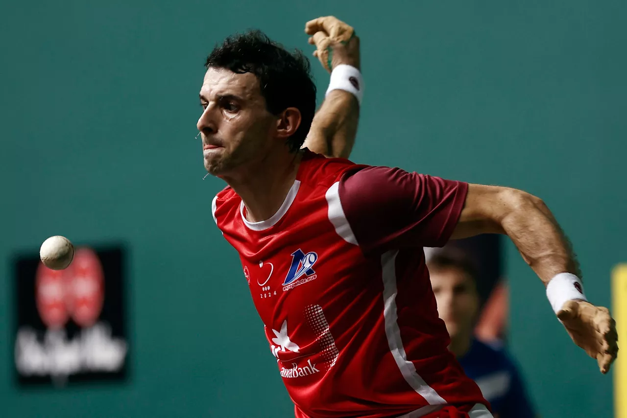 Jokin Altuna, partida batean, sakea egitean. Argazkia: EFE.