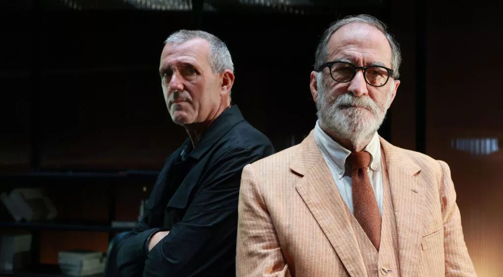 Tartean Teatroa estrena en el Teatro Arriaga "El dilema del corcho"