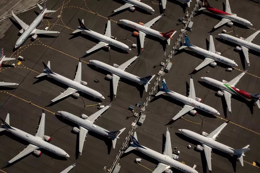 avion-boeing-efe
