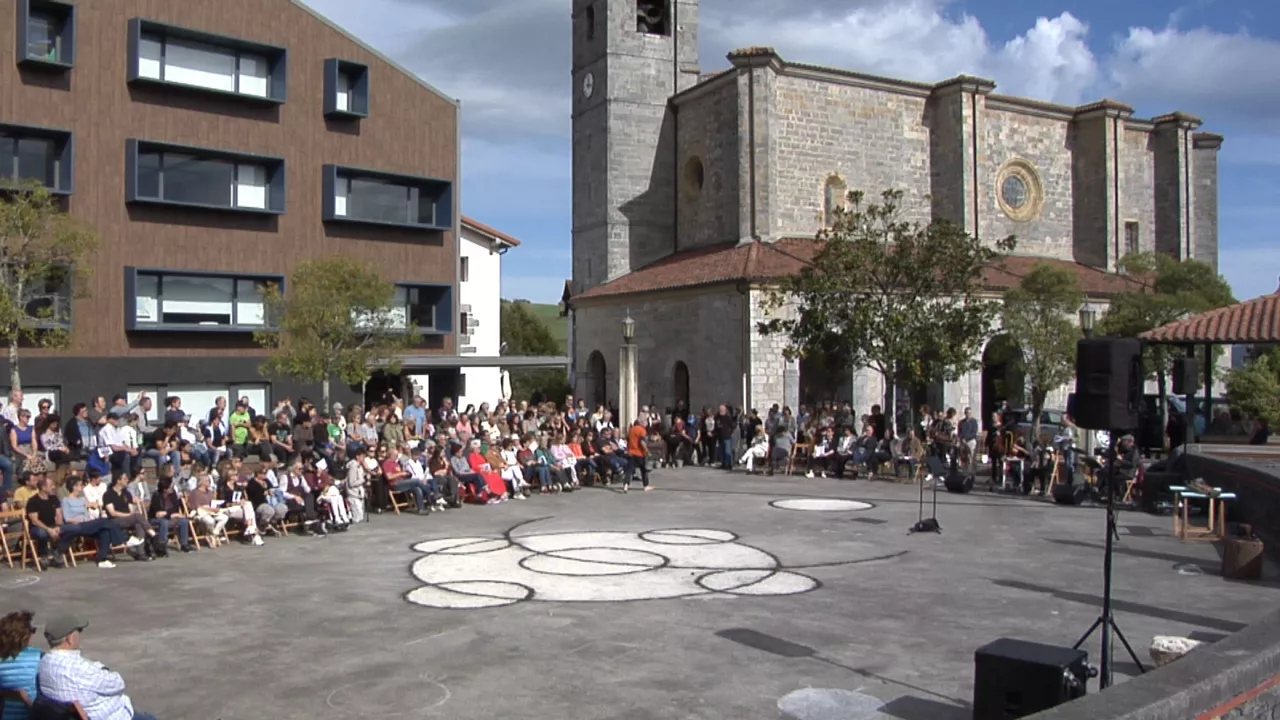 20241012163340_alkiza-performancea-koldobika-jauregiren-omenez_