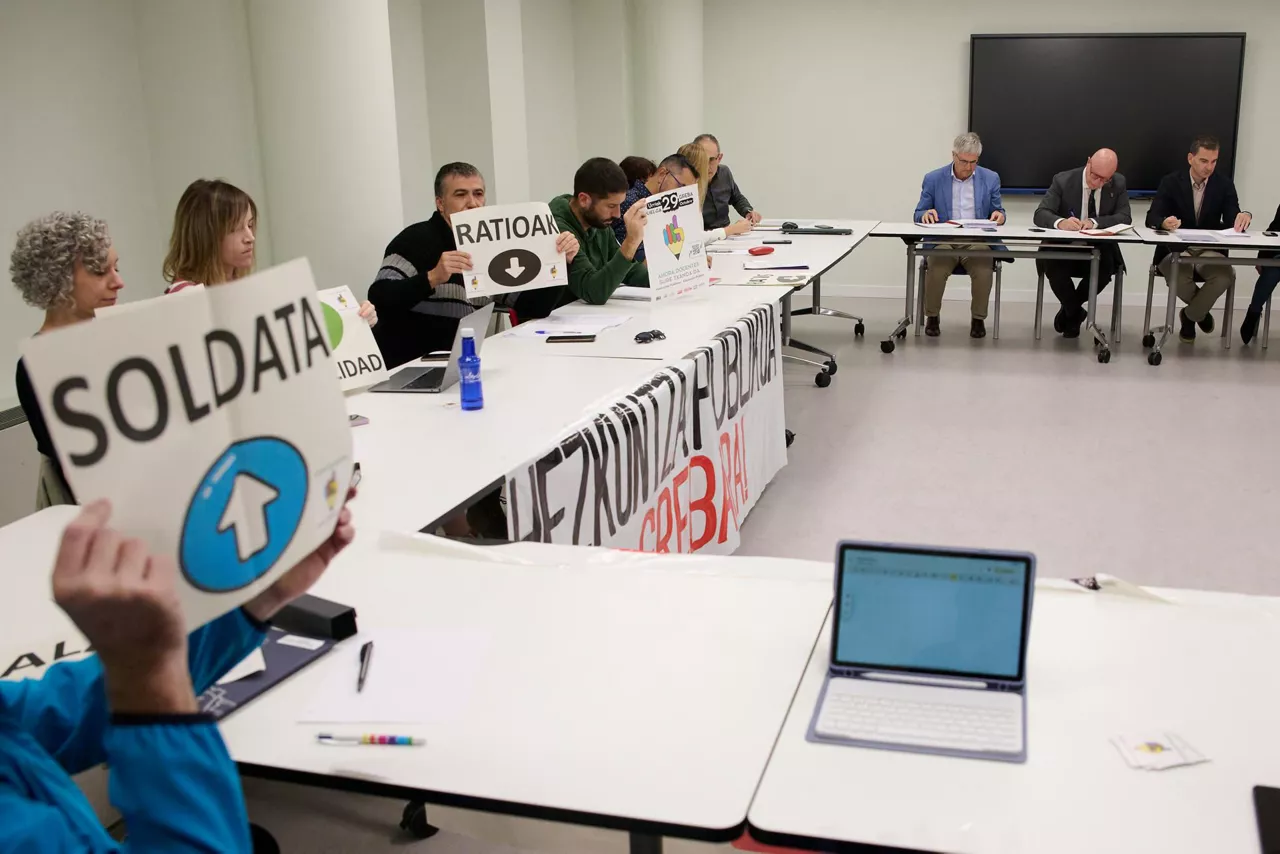 gimeno-sindicatos-educacion-mesa-navarra hezkuntza negoziazio maila nafarroa-efe