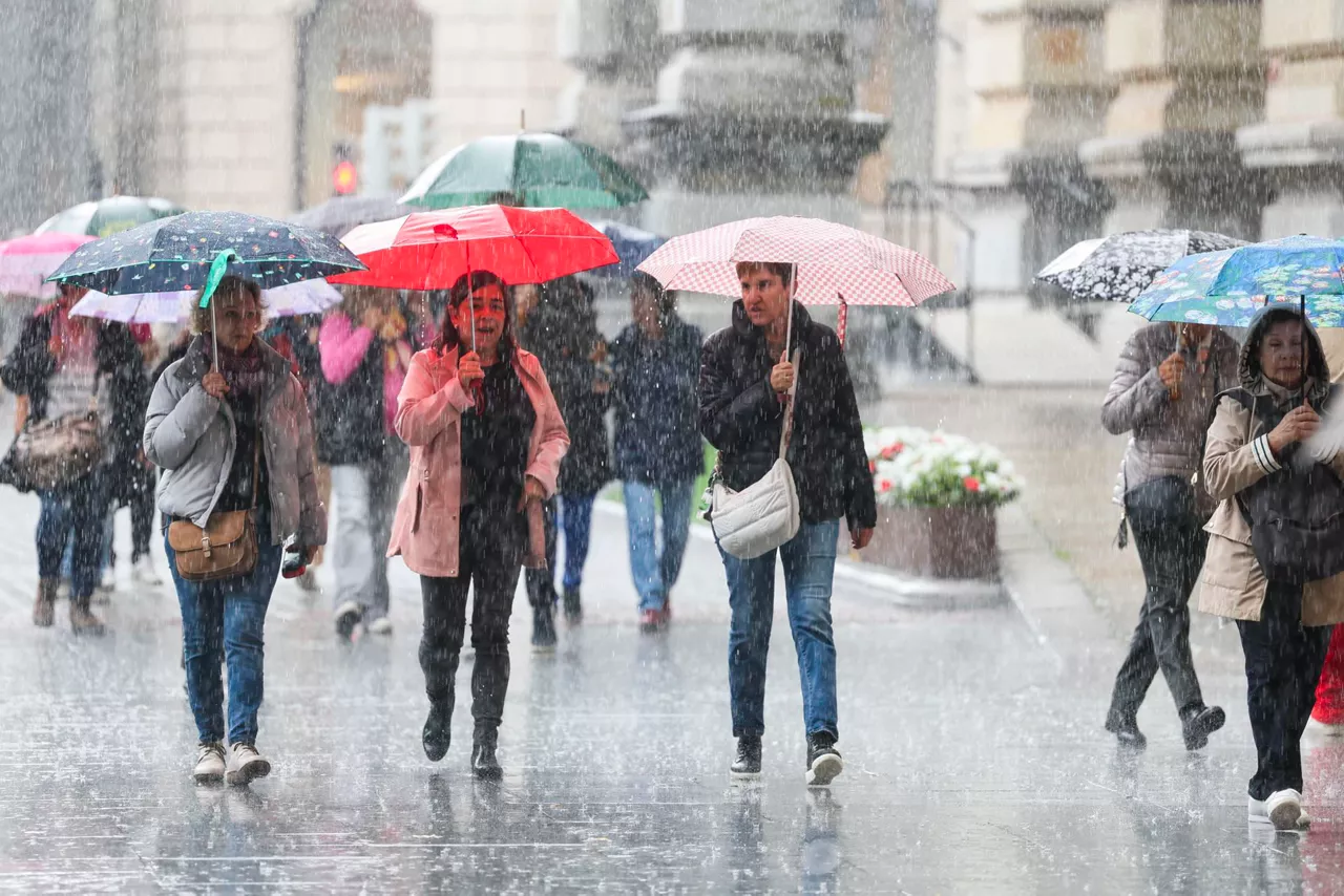 lluvia-bilbao-paraguas-efe