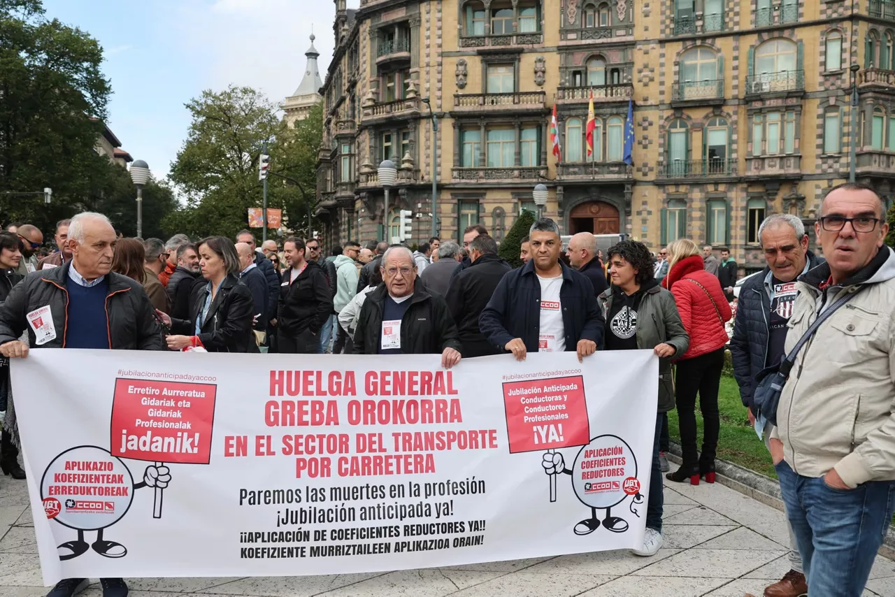 huelga-autobuses-concentracion-bilbao-ugt-ccoo-efe