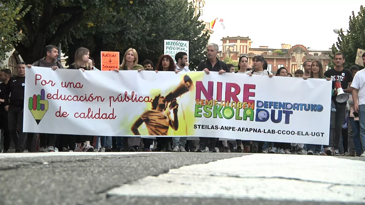 20241029204555_manifestacion-pamplona-educacion-huelga_