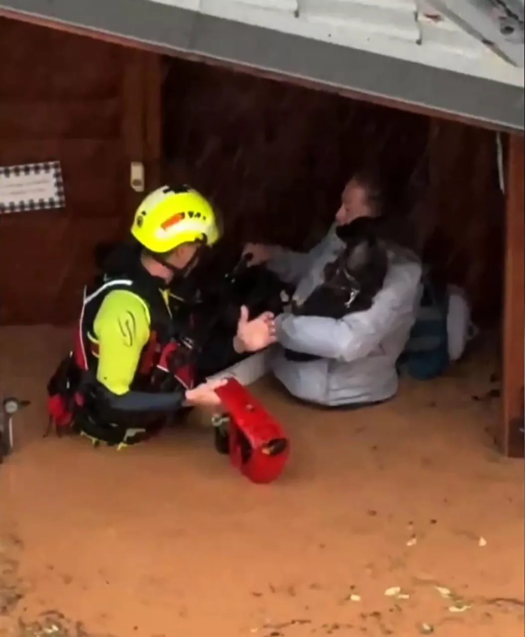 valencia-inundaciones-rescate uholdeak -video de javi nakama