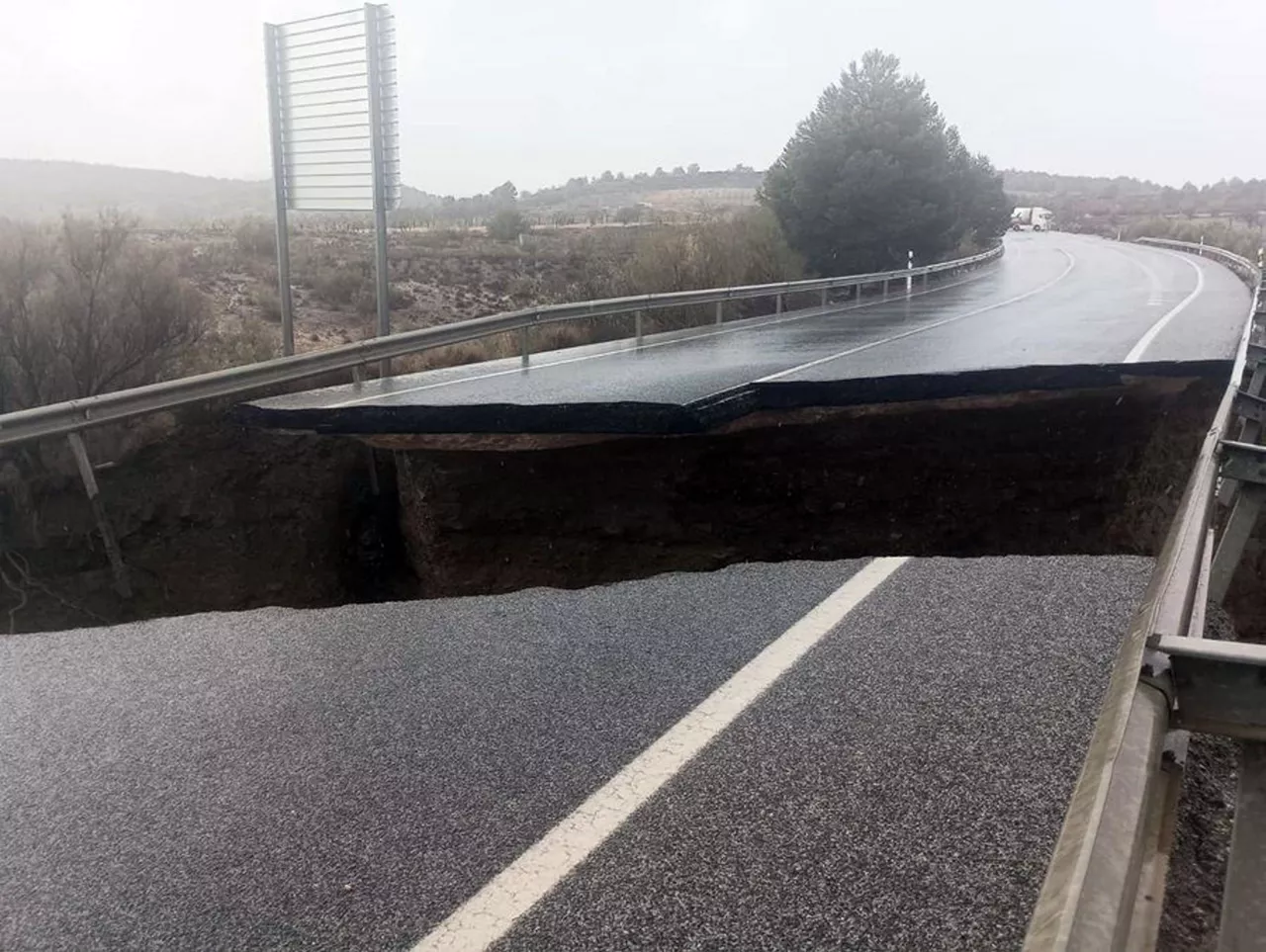 seron-almeria-carretera-derrumbe inundaciones uholdeak-efe