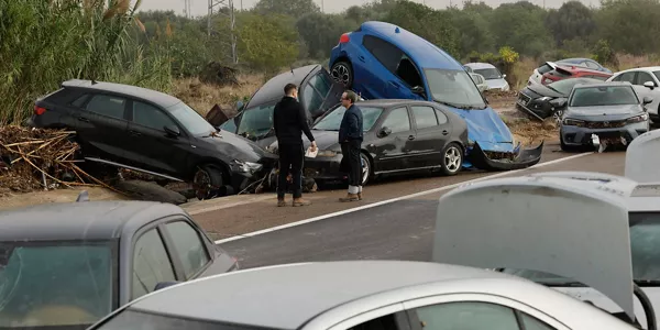 Estado en el que se encuentran varios vehículos en Picaña