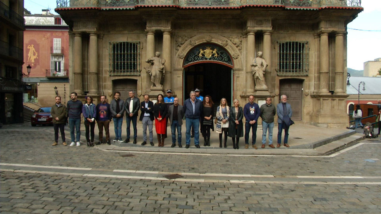 20241031130212_minuto-silencio-pamplona_