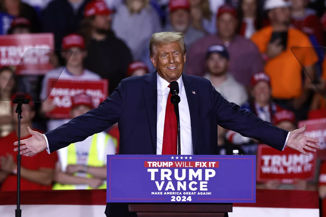 Trump aventaja a Harris en la mayoría de los estados clave.