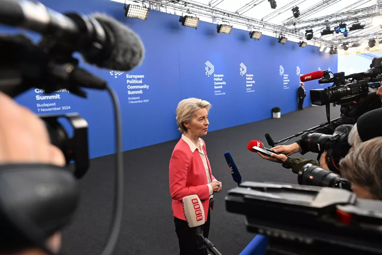 Ursula-von-der-Leyen-cumbre-budapest-efe