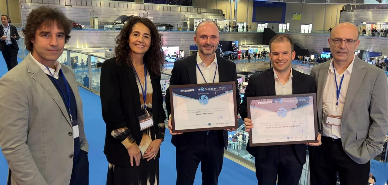 EITBko taldea, Madrilen, saria jasota. Argazkia: EITB Media.