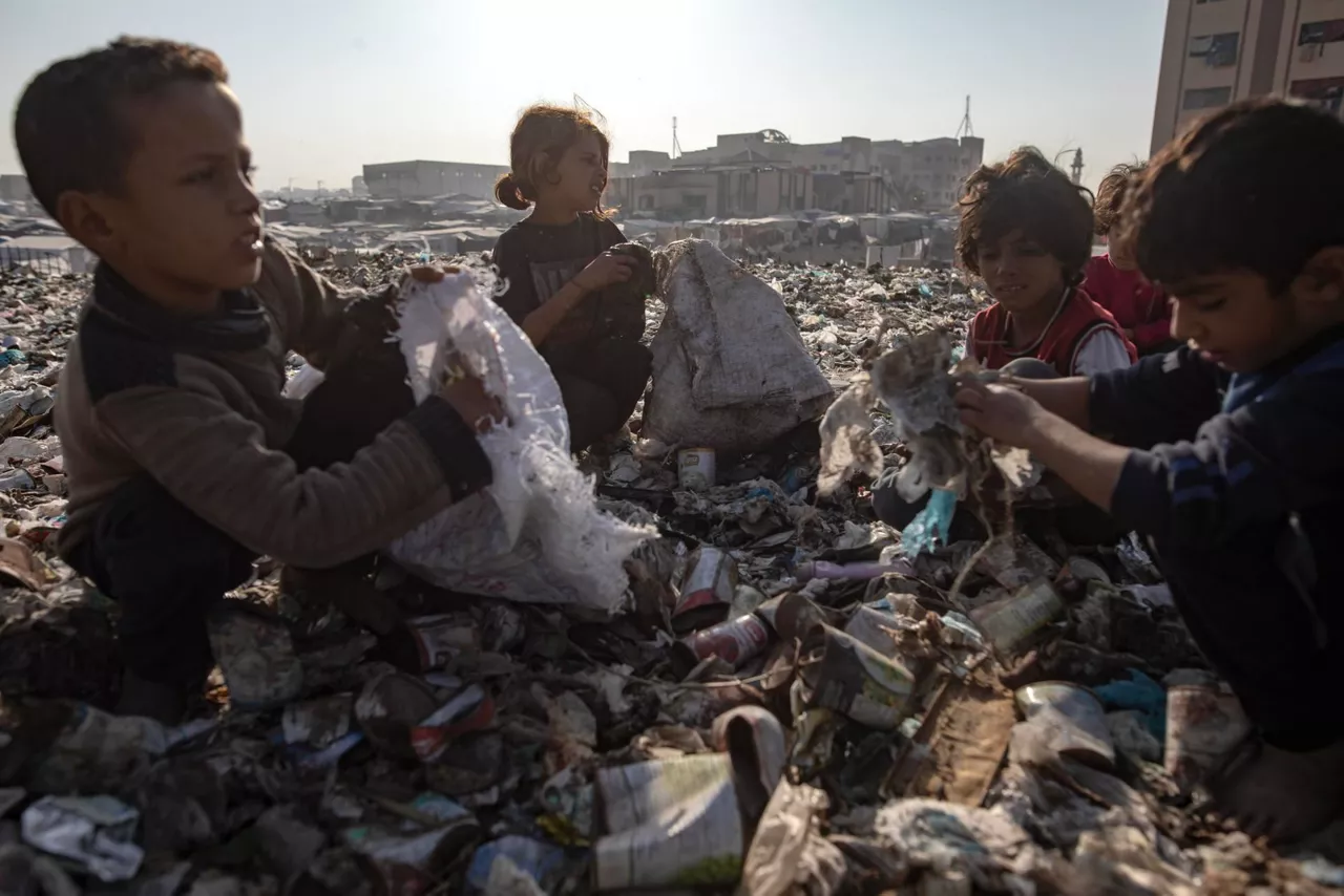 Gaza Israel haurrak zaborra EFE
