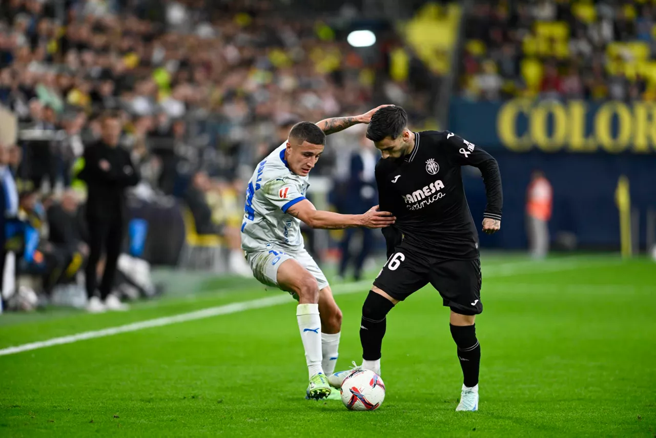 Nahuel Tenaglia Alaves eta Alex Baena Villarreal