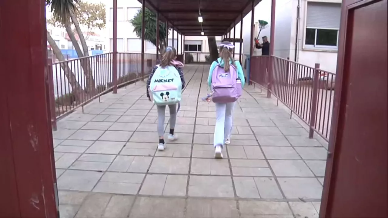 20241111085408_eskolak_