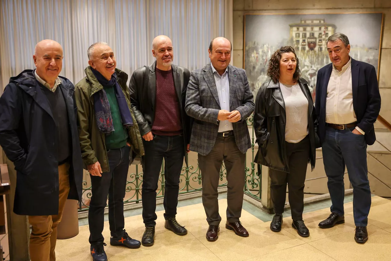 CCOO y UGT se reúnen con PNV EFE