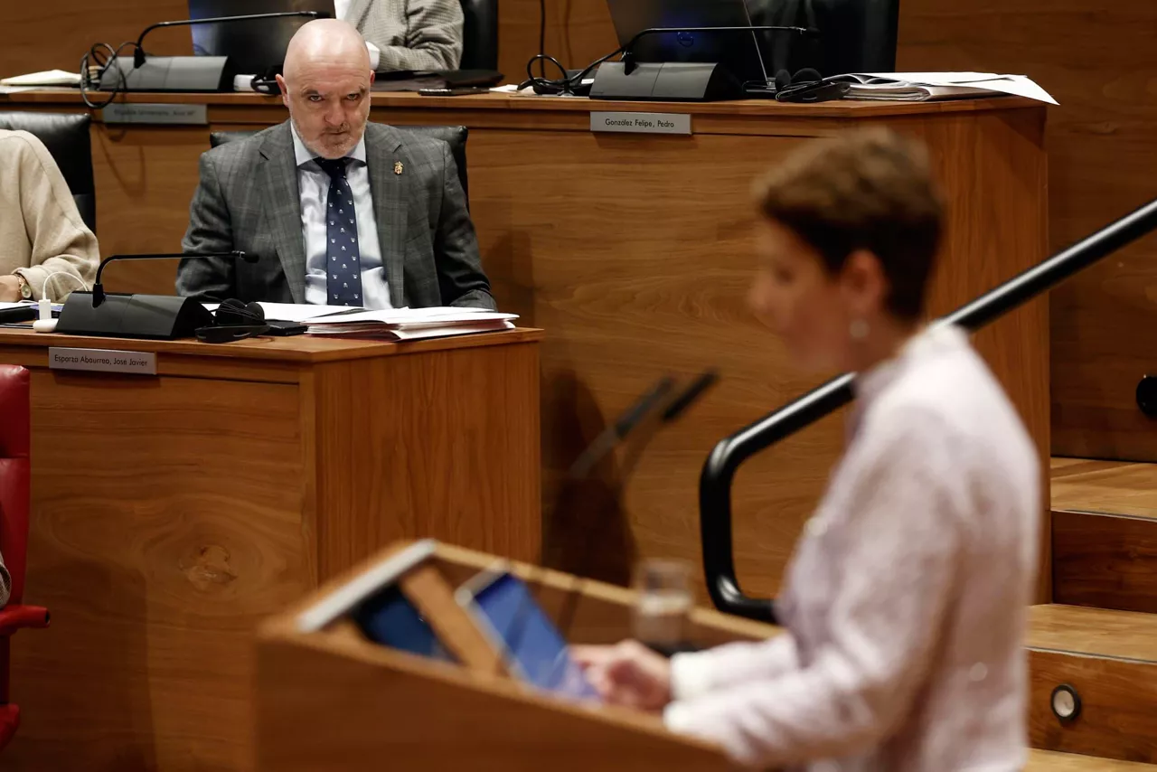 chivite-esparza-nafarroako parlamentua eztabaida parlamento-navarra-debate comunidad-efe
