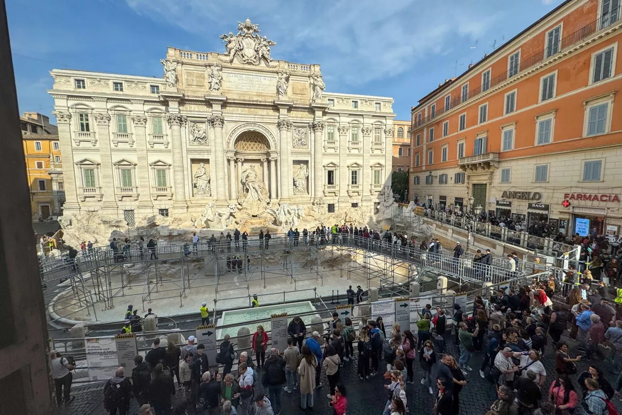 roma fontana di trevi efe
